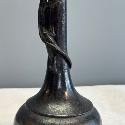 A pair of Japanese bronze 'Chilong' garlic-mouth vases and a bronze vase with handles — 照片 31