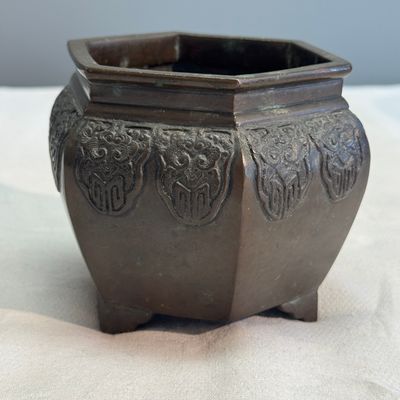 A pair of Japanese bronze vases and a censer — photo 2