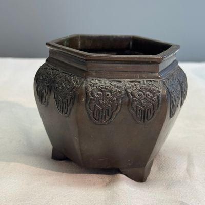 A pair of Japanese bronze vases and a censer — photo 3