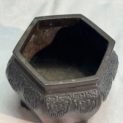 A pair of Japanese bronze vases and a censer — photo 6