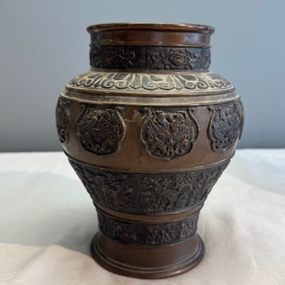 A pair of Japanese bronze vases and a censer — photo 16