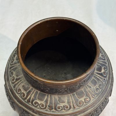 A pair of Japanese bronze vases and a censer — photo 17