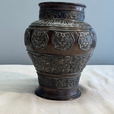 A pair of Japanese bronze vases and a censer — photo 26