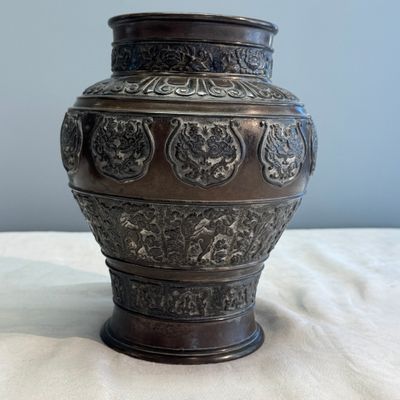 A pair of Japanese bronze vases and a censer — photo 27
