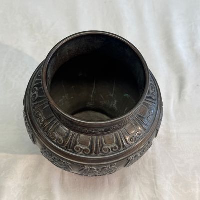 A pair of Japanese bronze vases and a censer — photo 28