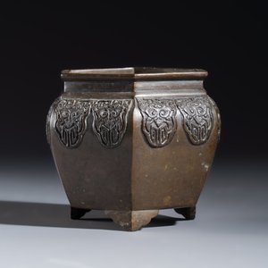 A pair of Japanese bronze vases and a censer — photo 8