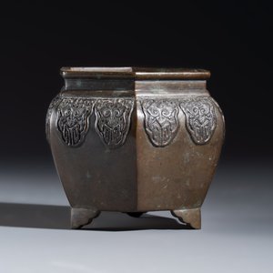 A pair of Japanese bronze vases and a censer — photo 10