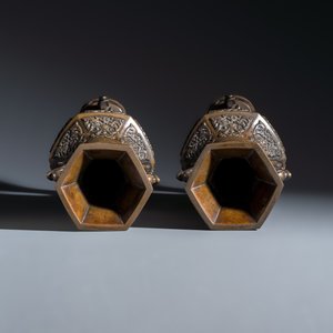 A pair of Japanese bronze vases with dragon-form handles — photo 6