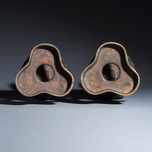 A pair of Japanese bronze vases with dragon-form handles — photo 7