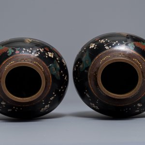 A pair of Japanese cloisonné 'butterfly' vases, Meiji, 19th C. — 照片 7
