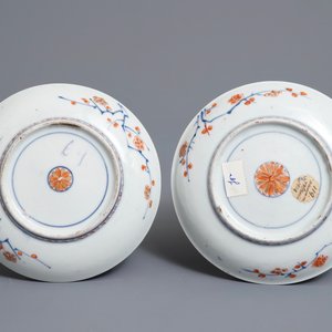 A pair of Japanese covered bowls on stands, a covered vase and a reticulated incense burner, Edo/Meiji, 18/19th C. — photo 3
