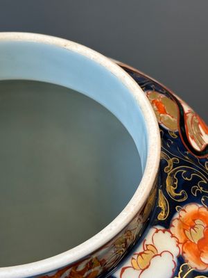 A pair of Japanese Imari covered vases, Edo, 18/19th C. — 照片 10