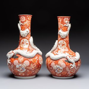 A pair of Japanese Imari 'Dragon' vases, Hichōzan Shinpo 肥碟山信甫 mark, Meiji, 19th C. — foto 2