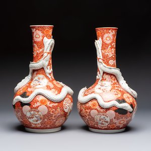 A pair of Japanese Imari 'Dragon' vases, Hichōzan Shinpo 肥碟山信甫 mark, Meiji, 19th C. — foto 4