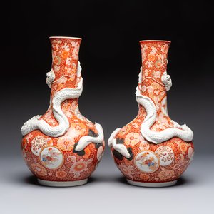 A pair of Japanese Imari 'Dragon' vases, Hichōzan Shinpo 肥碟山信甫 mark, Meiji, 19th C. — foto 5