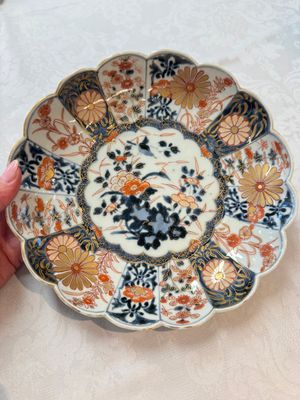 A pair of Japanese Imari lobed plates with floral design, Edo, 18th C. — photo 14