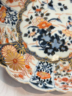 A pair of Japanese Imari lobed plates with floral design, Edo, 18th C. — photo 15