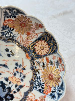 A pair of Japanese Imari lobed plates with floral design, Edo, 18th C. — photo 17