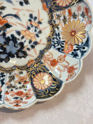 A pair of Japanese Imari lobed plates with floral design, Edo, 18th C. — photo 18