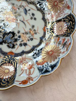 A pair of Japanese Imari lobed plates with floral design, Edo, 18th C. — photo 6