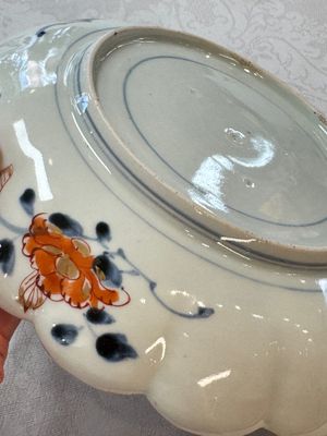 A pair of Japanese Imari lobed plates with floral design, Edo, 18th C. — photo 9