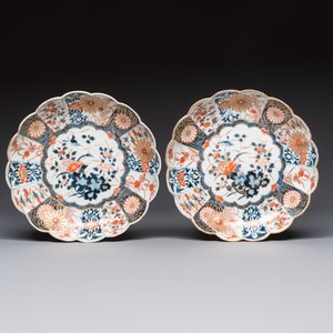 A pair of Japanese Imari lobed plates with floral design, Edo, 18th C. — photo 1