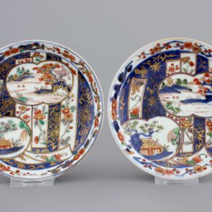 A pair of Japanese Imari porcelain cups and covers on stand, 18th C. — photo 14