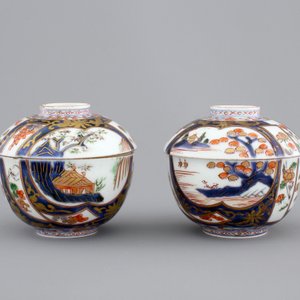 A pair of Japanese Imari porcelain cups and covers on stand, 18th C. — photo 8