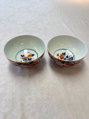 A pair of Japanese Imari 'Shishi Lions' bowls, Edo/Meiji, 19th C. — foto 1