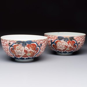 A pair of Japanese Imari 'Shishi Lions' bowls, Edo/Meiji, 19th C. — foto 1