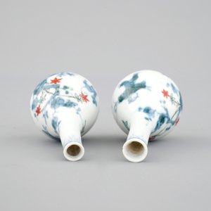A pair of Japanese Kakiemon porcelain miniature vases, 17/18th C. — 照片 6