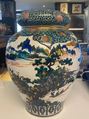A pair of Japanese Kutani covered vases with landscape design, Meiji, 19th C. — 照片 22