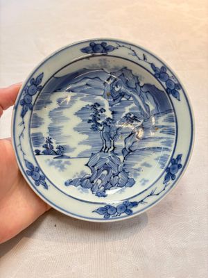 A pair of Japanese 'Master of the Rocks' plates, Arita, Edo, 17th C. — foto 1