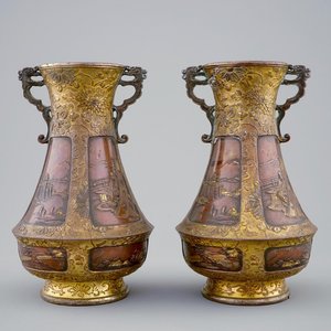 A pair of Japanese parcel gilt bronze vases, Meiji, 19th C. — photo 1