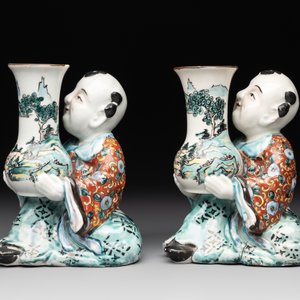 A pair of Japanese polychrome boy-shaped vases, 19th C. — foto 4