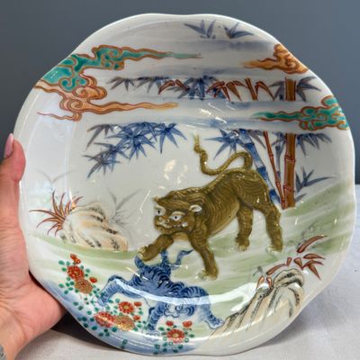 A pair of Japanese polychrome 'Tiger' dishes — photo 18