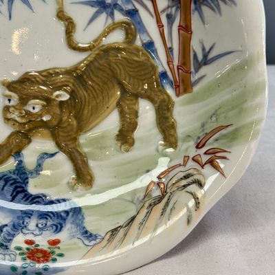 A pair of Japanese polychrome 'Tiger' dishes — photo 22
