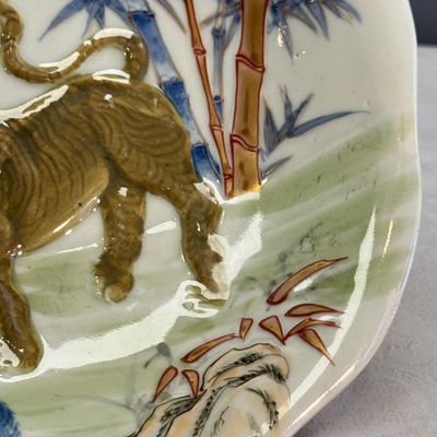 A pair of Japanese polychrome 'Tiger' dishes — photo 27