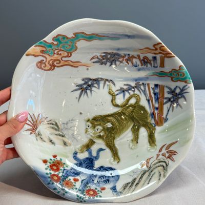 A pair of Japanese polychrome 'Tiger' dishes — photo 1