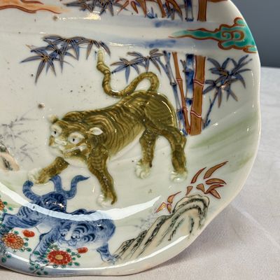 A pair of Japanese polychrome 'Tiger' dishes — photo 5