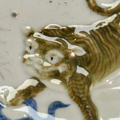A pair of Japanese polychrome 'Tiger' dishes — photo 8