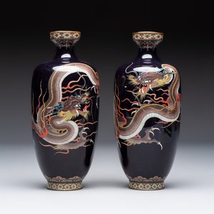 A pair of Japanese silver wire cloisonné 'Dragon' vases, Meiji, 19th C. — photo 1