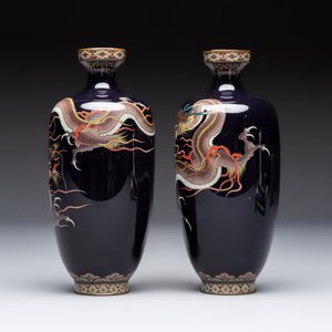 A pair of Japanese silver wire cloisonné 'Dragon' vases, Meiji, 19th C. — photo 2