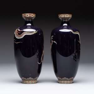 A pair of Japanese silver wire cloisonné 'Dragon' vases, Meiji, 19th C. — photo 3