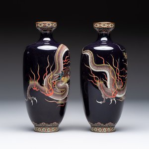 A pair of Japanese silver wire cloisonné 'Dragon' vases, Meiji, 19th C. — photo 4