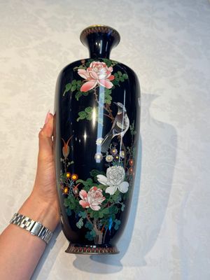 A pair of Japanese silver-wired cloisonné enamel vases with birds among flowering branches, Meiji period, 19th C. — photo 15