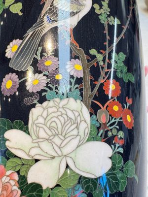A pair of Japanese silver-wired cloisonné enamel vases with birds among flowering branches, Meiji period, 19th C. — photo 17