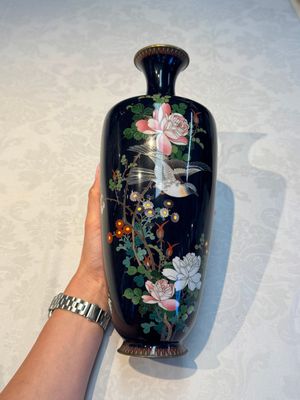A pair of Japanese silver-wired cloisonné enamel vases with birds among flowering branches, Meiji period, 19th C. — photo 2