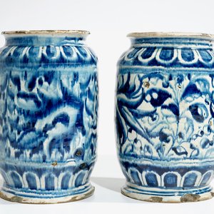 A pair of large blue and white Antwerp maiolica "A foglie" albarelli, 16th C. — photo 3