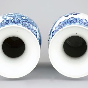 A pair of large blue and white Chinese vases, 19th C. — photo 5